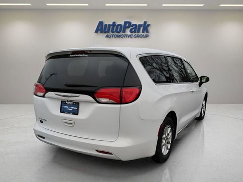 Used 2020 Chrysler Voyager LX image 7