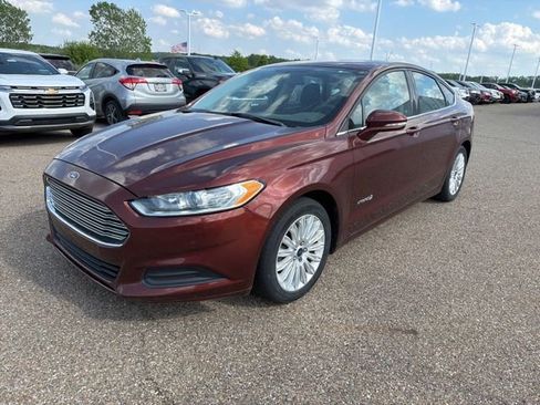 Used 2015 Ford Fusion SE FWD image 1