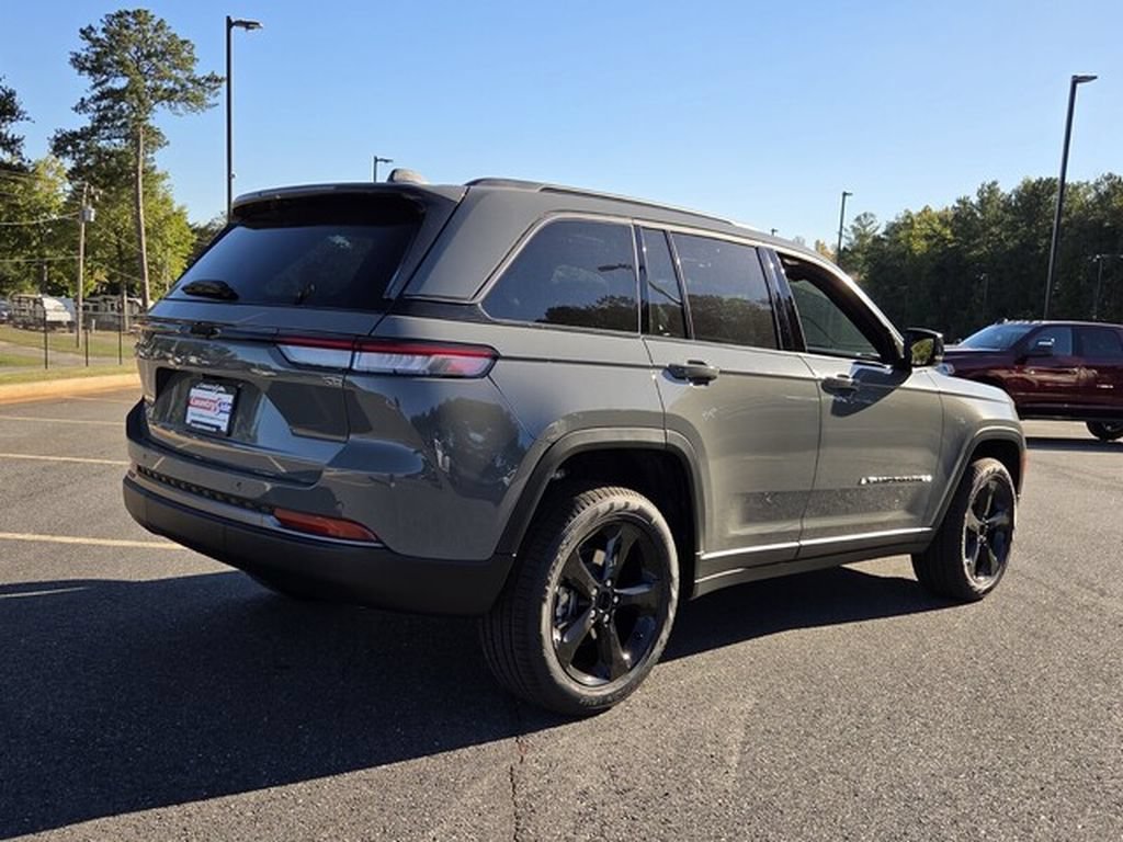 New 2027 Jeep Grand Cherokee Limited RWD image 10