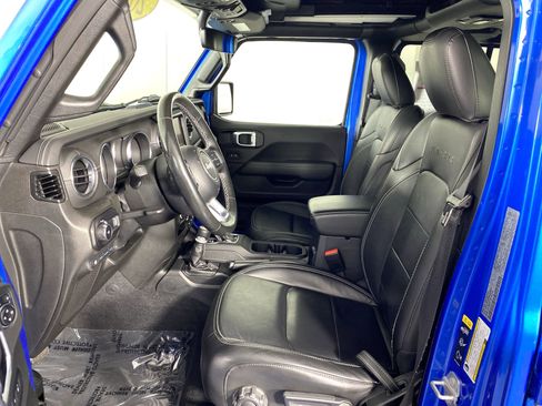 Used 2023 Jeep Wrangler Sahara w/ Cold Weather Group image 19