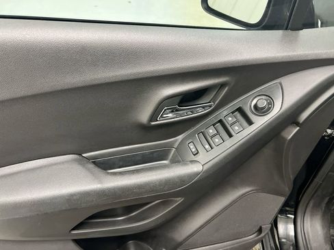 Used 2017 Chevrolet Trax LT w/ Driver Confidence Package image 20