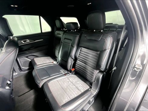 Used 2025 Ford Explorer ST-Line w/ ST-Line Street Pack AWD/4WD image 26