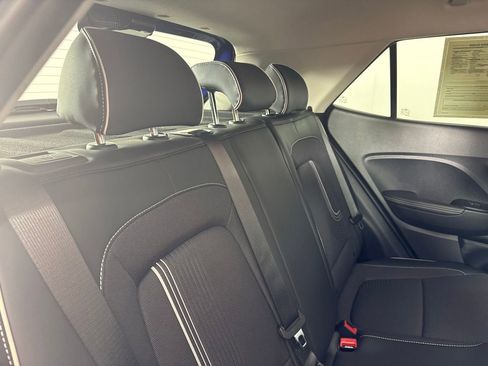 Used 2025 Hyundai Venue Limited image 40