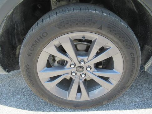 Used 2022 Ford Explorer XLT w/ Equipment Group 202A AWD/4WD image 10