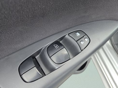 Used 2013 Nissan Sentra SR w/ Premium Pkg FWD image 28