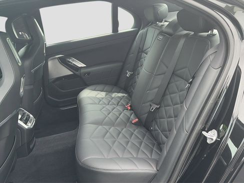 Used 2023 BMW 740i RWD image 13