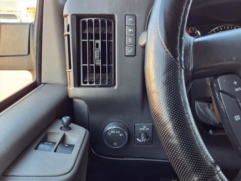 Used 2014 GMC Savana 2500 LT w/ LT Preferred Equipment Group image 17