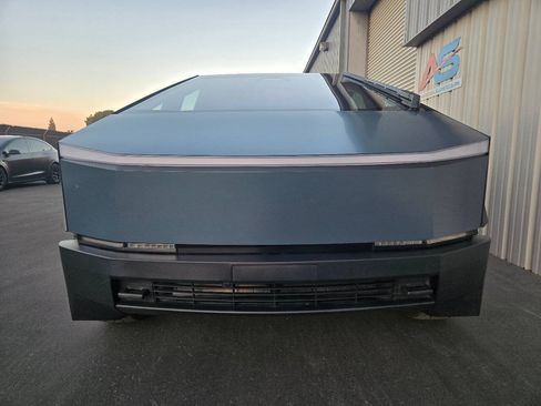 Used 2024 Tesla Cybertruck AWD Crew Cab image 15