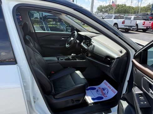 Used 2021 Nissan Rogue Platinum AWD/4WD image 14