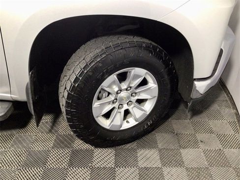 Used 2020 Chevrolet Silverado 1500 LT image 32