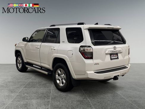 Used 2022 Toyota 4Runner SR5 Premium w/ Moonroof Package AWD/4WD image 5