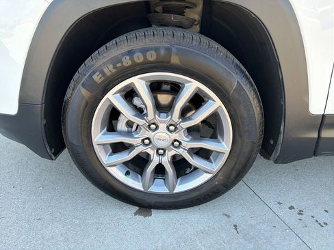 Used 2024 GMC Terrain SLT AWD/4WD image 25
