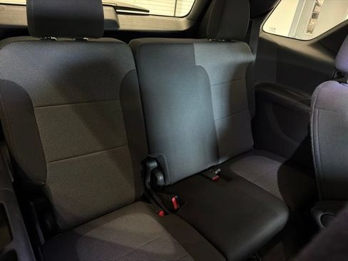 Used 2023 Chevrolet Traverse LT FWD image 11