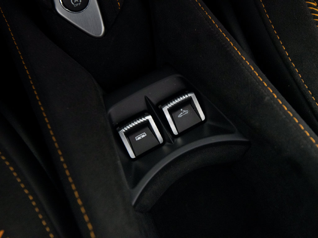 Used 2024 McLaren 750S Spider RWD image 29