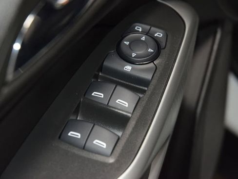 Used 2024 Chevrolet Trax RS FWD image 43