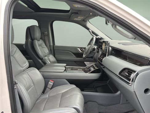 Used 2019 Lincoln Navigator Reserve AWD/4WD image 13