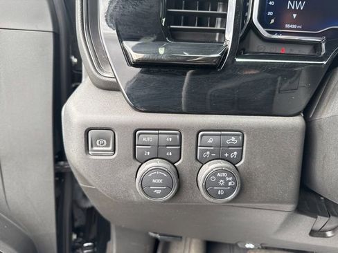 Used 2024 Chevrolet Silverado 2500 ZR2 image 21