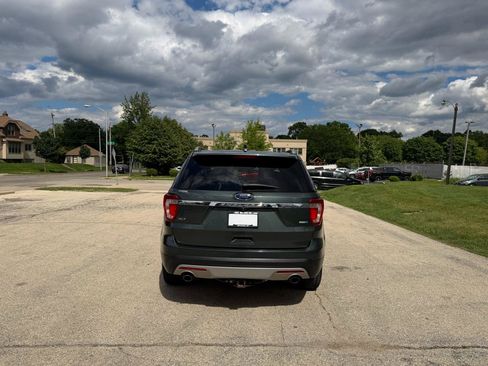 Used 2016 Ford Explorer XLT w/ Equipment Group 202A AWD/4WD image 6