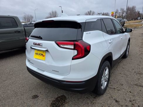Used 2024 GMC Terrain SLE w/ LPO, Floor Liner Package AWD/4WD image 8