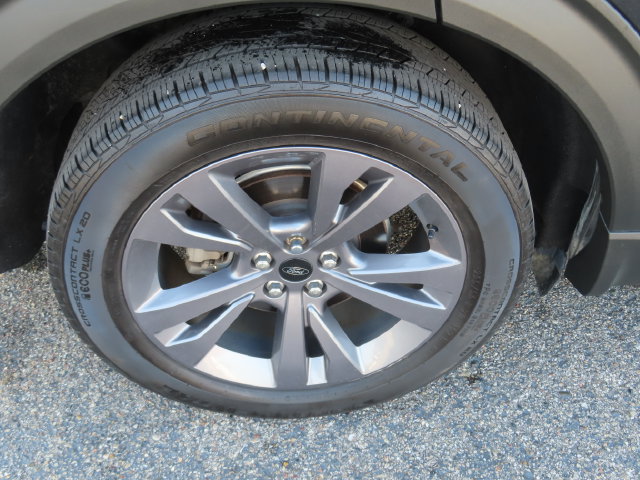 Used 2022 Ford Explorer XLT w/ Equipment Group 202A AWD/4WD image 14