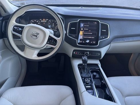 Used 2020 Volvo XC90 T6 Momentum w/ Protection Package Premier image 9