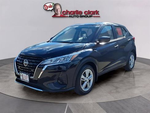 Used 2024 Nissan Kicks S image 1