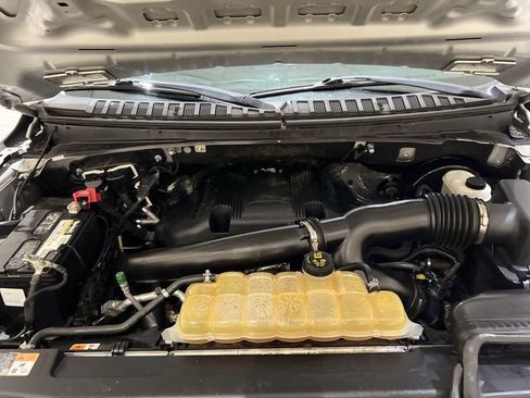 Used 2019 Ford Expedition XLT RWD image 27