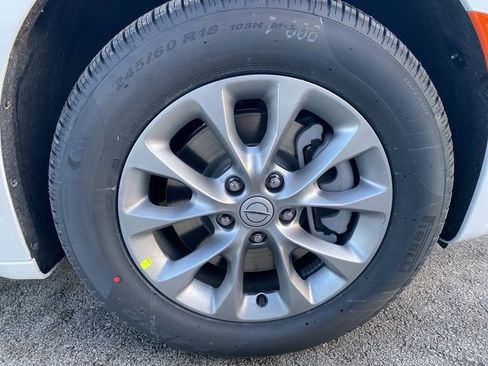 New 2026 Chrysler Pacifica Select image 7