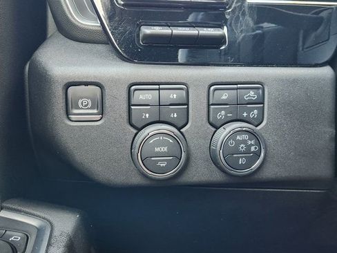 Used 2024 Chevrolet Silverado 1500 High Country image 24