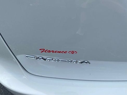 Used 2025 Chrysler Pacifica Select FWD image 15