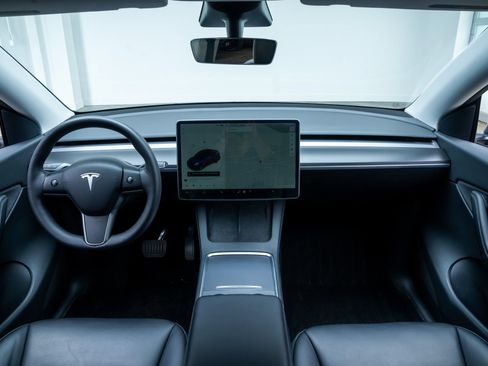 Used 2021 Tesla Model Y Long Range AWD/4WD image 9