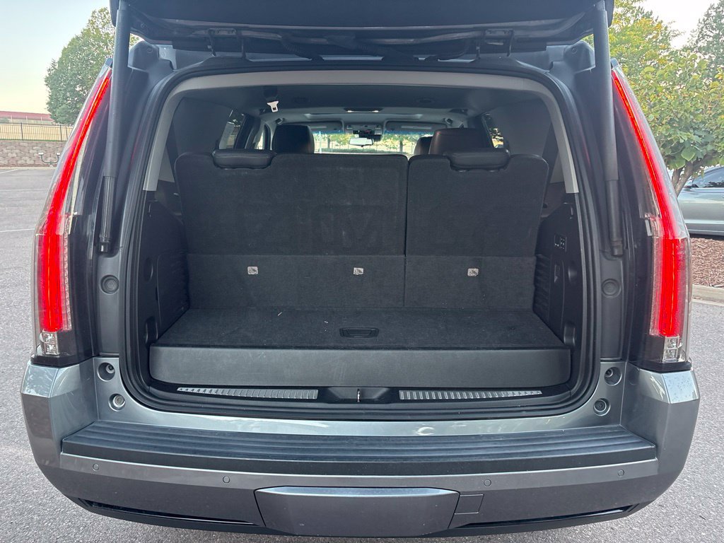 Used 2019 Cadillac Escalade Luxury AWD/4WD image 22