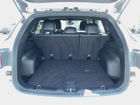 Used 2024 Jeep Compass Latitude image 12