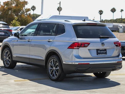 Used 2022 Volkswagen Tiguan SE FWD image 5