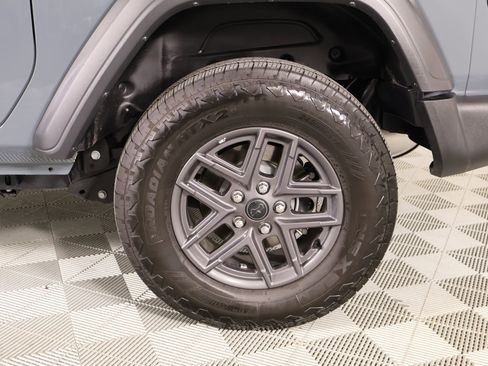 Used 2025 Jeep Wrangler Sport AWD/4WD image 17