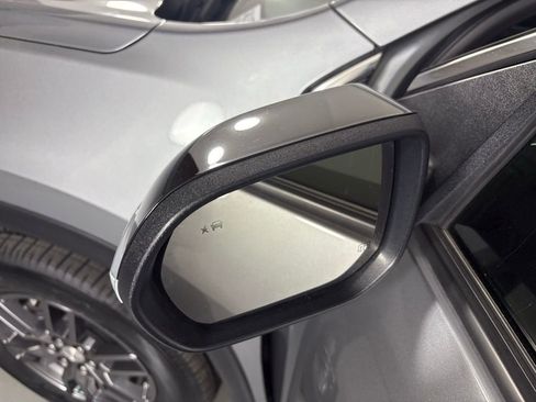 Used 2025 GMC Acadia Elevation image 13