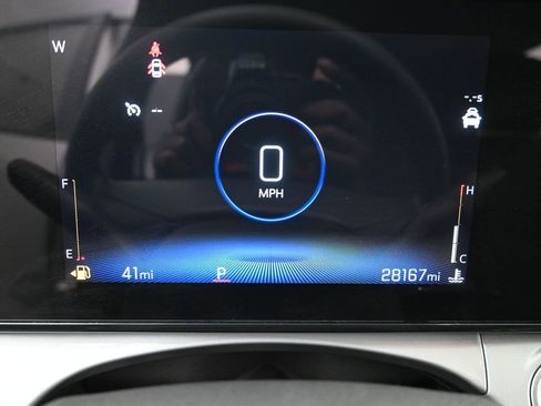 Used 2025 Chevrolet Trax LT FWD image 23