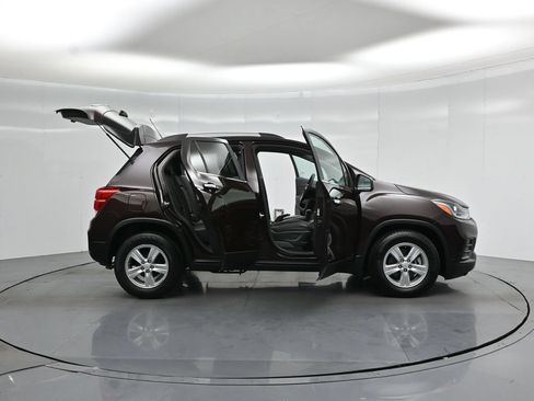 Used 2020 Chevrolet Trax LT w/ LT Convenience Package FWD image 5