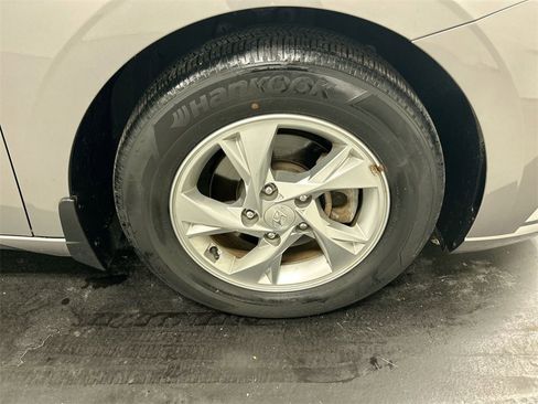 Used 2023 Hyundai Elantra SE image 8