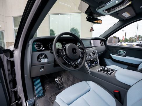 Used 2025 Rolls-Royce Cullinan AWD/4WD image 30