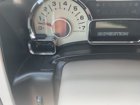 Used 2013 Ford Expedition Limited AWD/4WD image 25