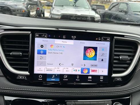 New 2026 Chrysler Pacifica Select image 12