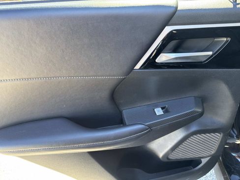 Used 2024 Mitsubishi Outlander FWD image 8