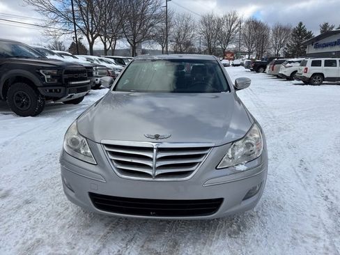 Used 2011 Hyundai Genesis 3.8 image 2