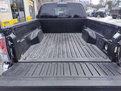 Used 2022 Toyota Tacoma TRD Off-Road image 14