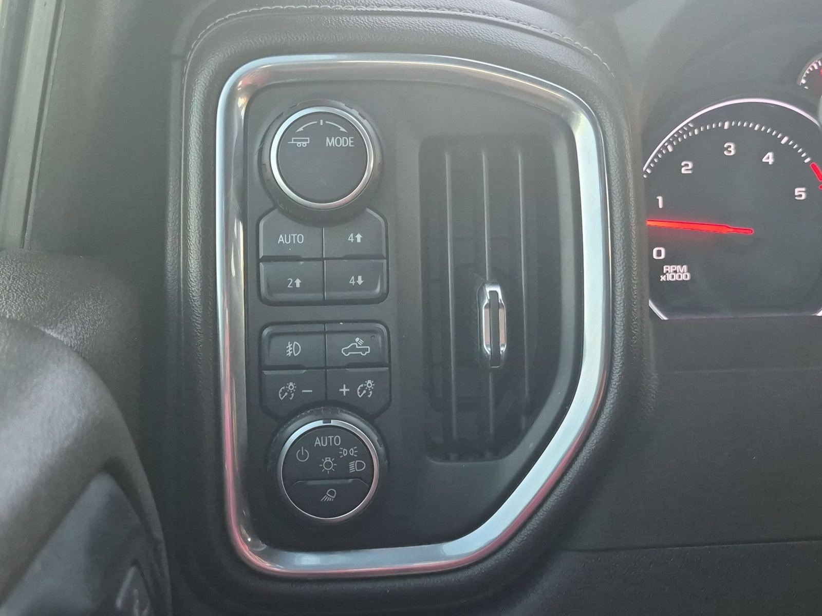 Used 2023 Chevrolet Silverado 2500 LTZ w/ LTZ Convenience Package AWD/4WD image 16