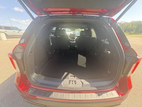New 2026 Ford Explorer ST-Line w/ ST-Line Street Pack AWD/4WD image 15