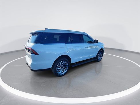 New 2025 Lincoln Navigator Reserve image 8