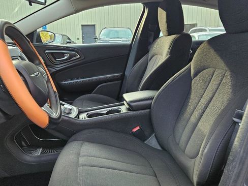 Used 2015 Chrysler 200 Limited image 10