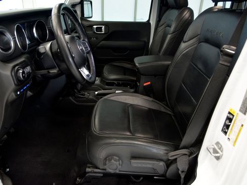 Used 2022 Jeep Wrangler Unlimited Sahara w/ Cold Weather Group image 15